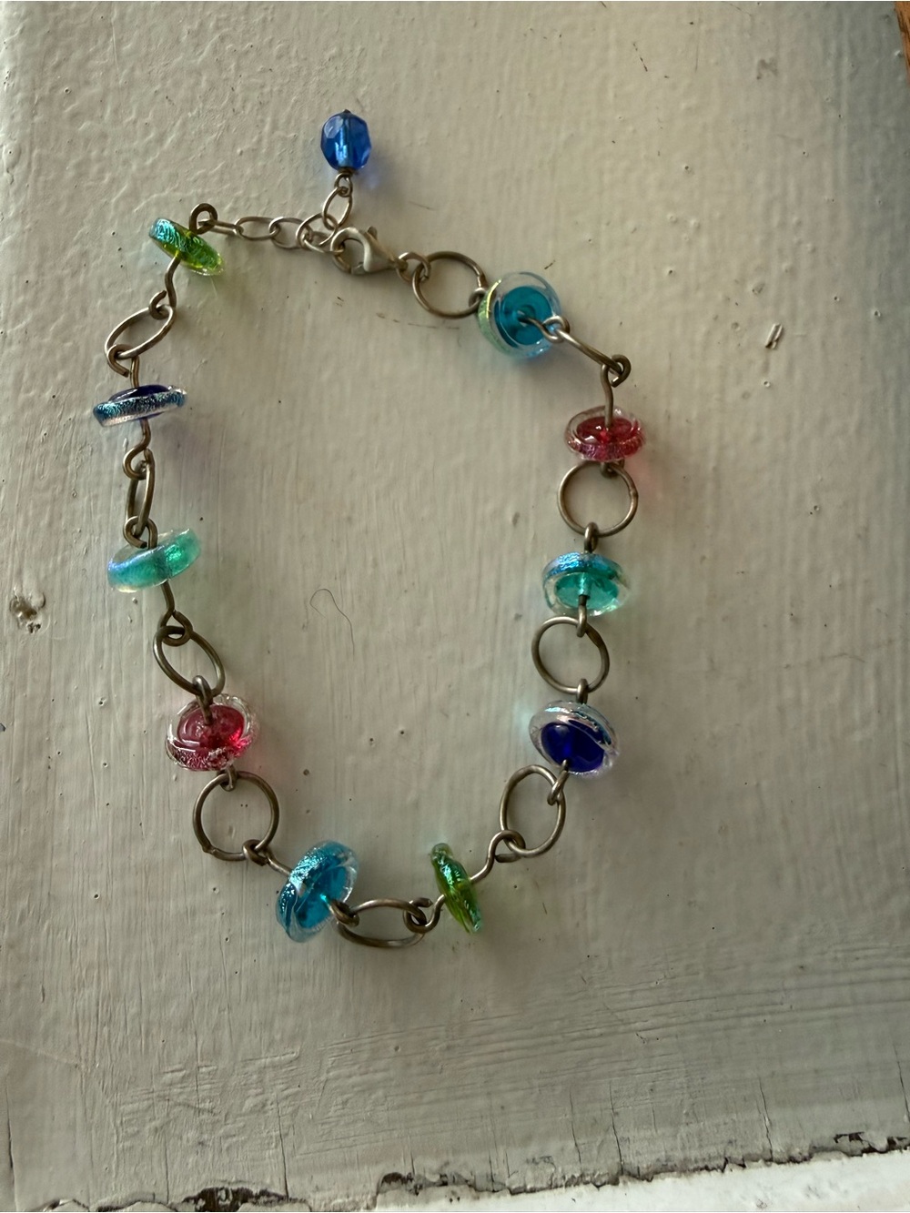 Source Unknown Multicolor Glass Bead Bracelet with Linked Rings